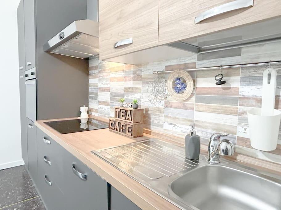 Free Parking - Elegante Casa Con Wifi -Smarttv Apartman Savona Kültér fotó