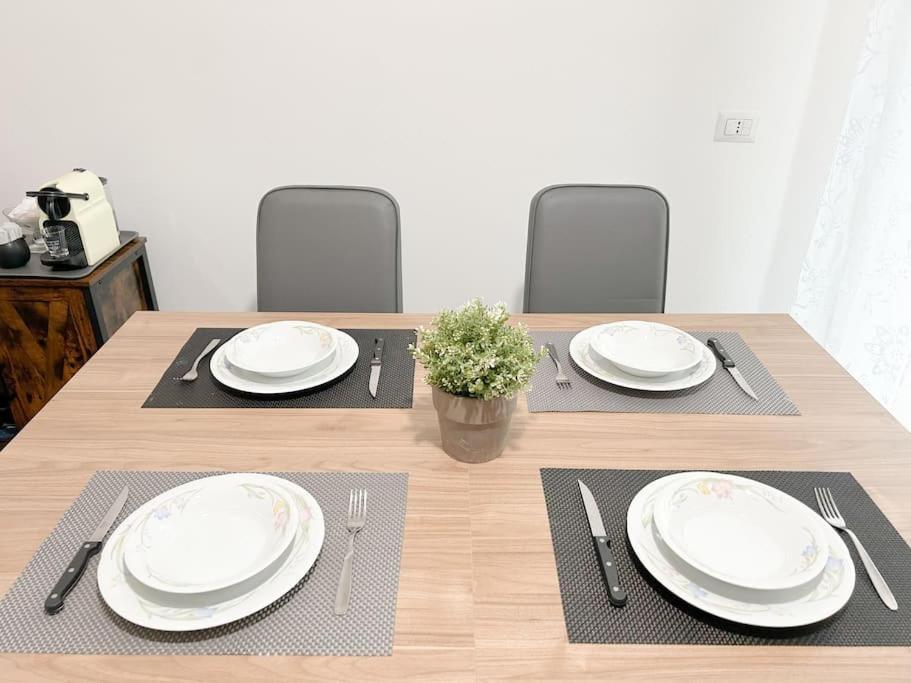 Free Parking - Elegante Casa Con Wifi -Smarttv Apartman Savona Kültér fotó
