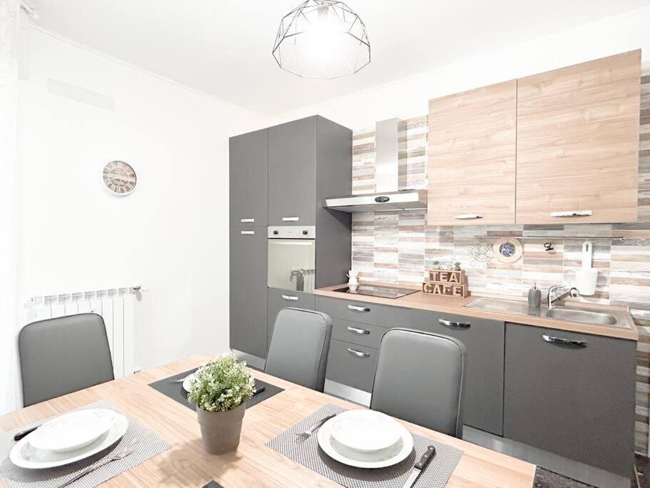 Free Parking - Elegante Casa Con Wifi -Smarttv Apartman Savona Kültér fotó